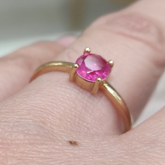 Anillo Piedra Fucsia Oro