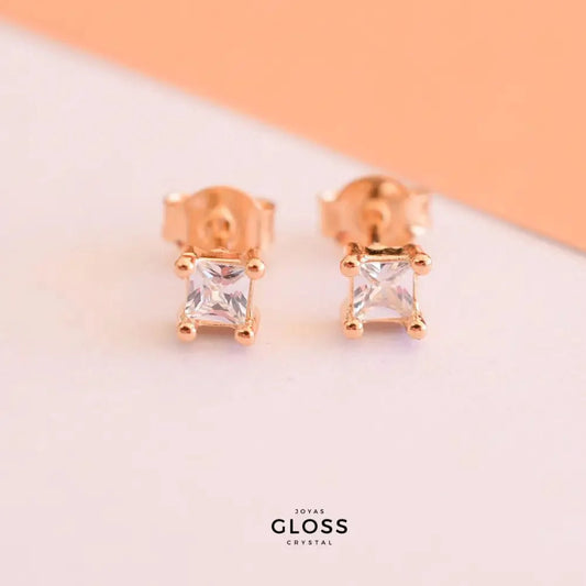 Aros Punto De Luz Cuadrado Bebé Oro - Joyas Gloss Crystal