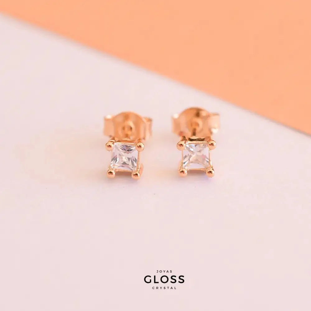 Aros Punto De Luz Cuadrado Bebé Oro - Joyas Gloss Crystal